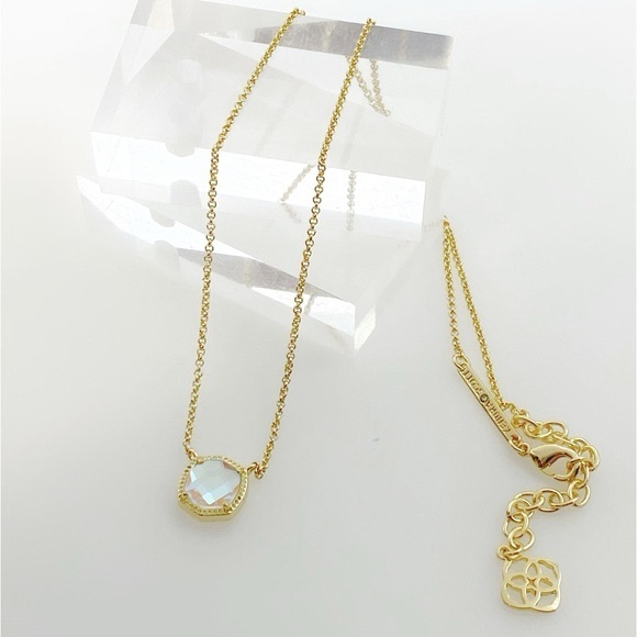 NWT Kendra Scott Davie Pendant Necklace in Iridescent Dichroic Glass - Picture 2 of 3